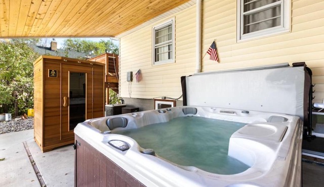 Bo360 Old West Abode with Hot Tub and Sauna