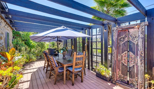 Bohemian Wonderland: Benicia Bungalow w/Pergola!