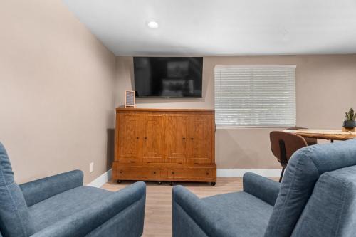 Boho Chic Dt Visalia W Modern Art Flair
