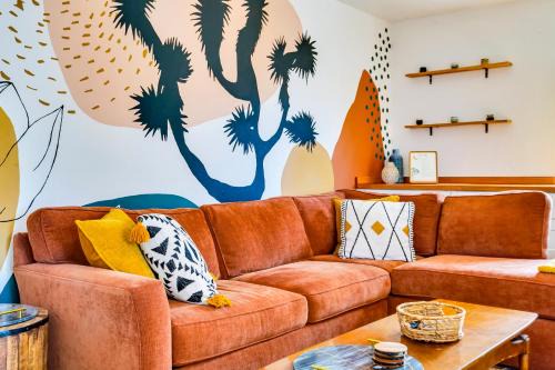 Boho Escape - Hot Tub, Cowboy Pool & 35 Joshua Trees