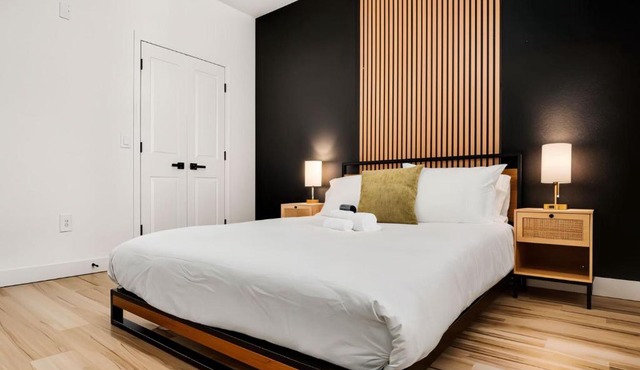 Boulevard Stays Chic 1BR Near Stadium Pool Access Gym & Free Parking