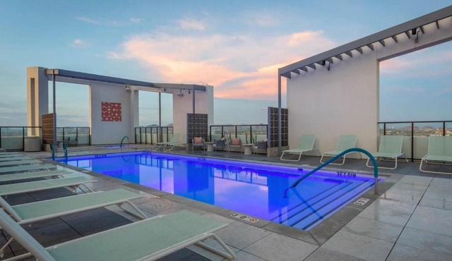 Boulevard Stays Modern Highrise STU Sky Pool Parking Gym 05