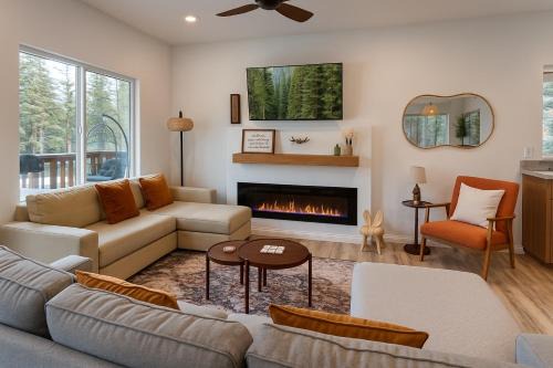 Brand New Cabin with Fire Pit & Outdoor Projector