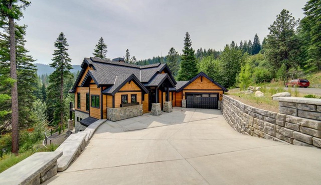 Brand-New Luxury Estate with Expansive Mtn Views!