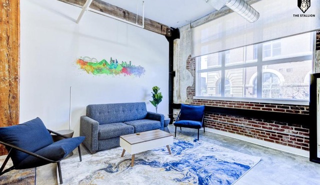 BRAND NEW Modern 1BD Loft in Downtown with free parking