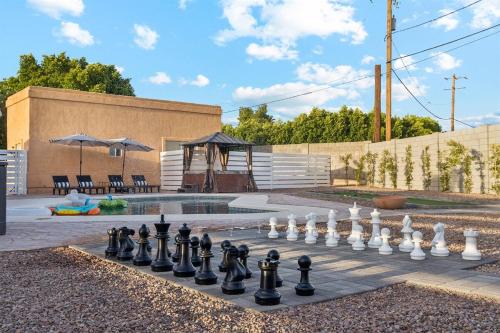 Bray House - Epic Shared Backyard - Pool - Games