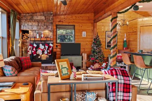 Breathtaking Views Elevated Comfort Pets Welcome