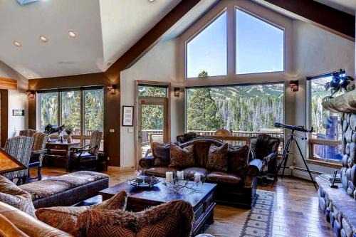Breckenridge Grand Lodge | Game Room, Hot Tub & Sleeps 16