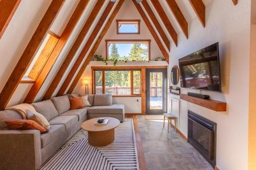 Breckenridge Modern A Frame with Spa, Sauna, Views