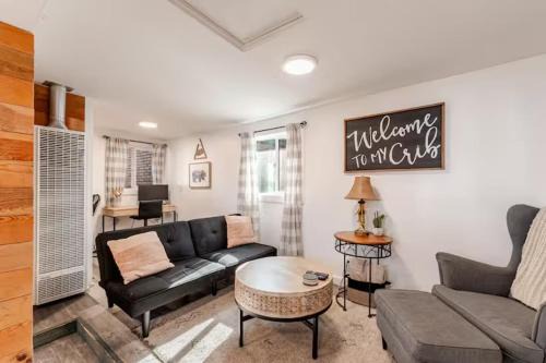 Brews, Bites, & Pines - Your downtown Flagstaff suite