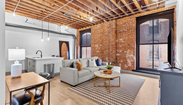 Brick & Bed Riverfront Lofts, G 305