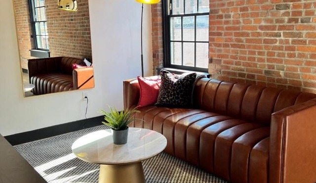 Brick & Bed Riverfront Lofts, T 405