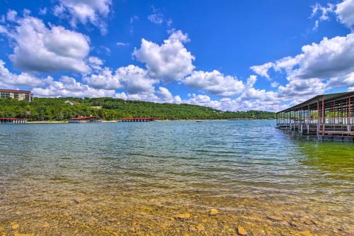Bright Ozarks Condo w/Balcony & Lake Views!