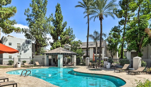 Bright Scottsdale Condo w/Patio: 8 Mi to Old Town