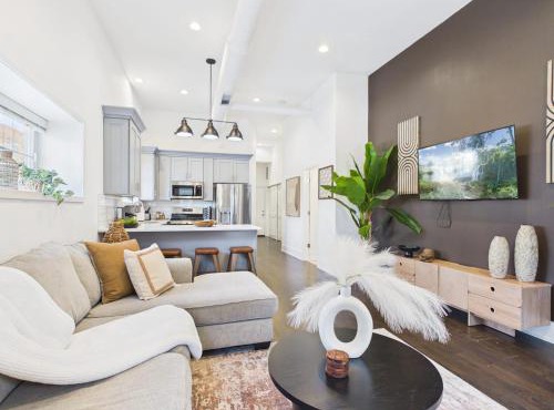 Bright & Spacious Boho Oasis A Warm Retreat