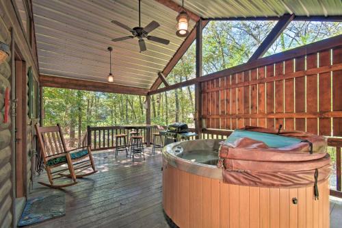 Broken Bow Hideaway w/Hot Tub & Fire Pit!