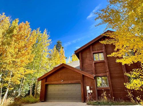 Bryant Home 1826 by SummitCove Lodging in Colorado