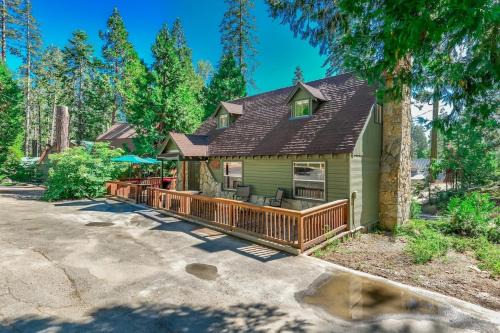 Buckeye Bear's Den-AC-Walking Distance to town