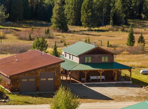 Bunk House Big House 2BR Mountain Views 7 min to Yellowstone