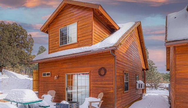 Cabin#2 Elk Hallow - Pet Friendly - Sleeps 6 - Playground & Game Room