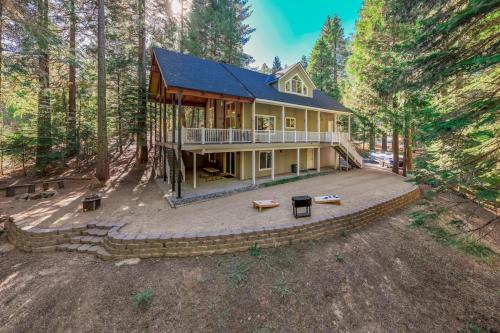 Cabin at the Creek Family Fun Starts Here!