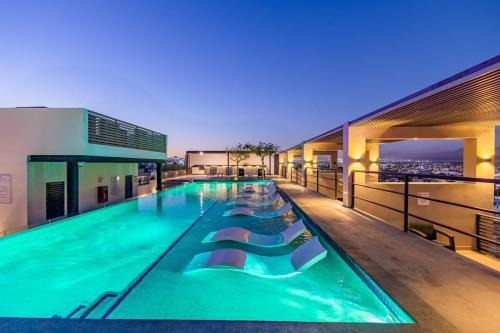 Cabo Penthouse Rooftop Pool Walk to Marina