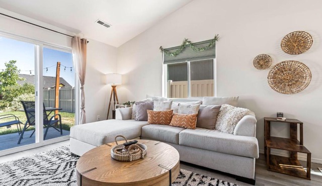 Caldwell Boho Farmhouse 3 Bedroom Private Home