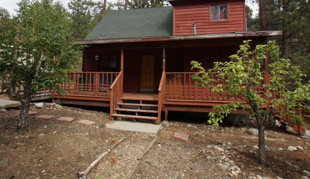 Canyon Cabin - A quaint cabin in a peaceful location yet close to Big Bear's attractions!