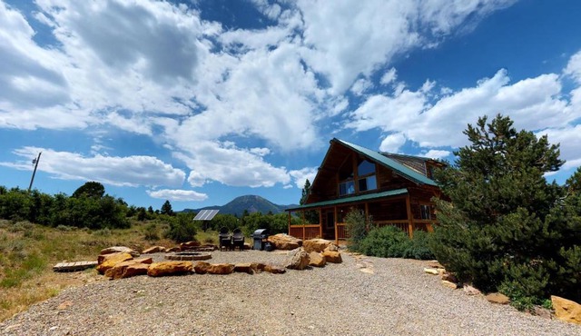 Canyon View Family Cabin, Deck, TV Room, Games, BBQ, Campfire