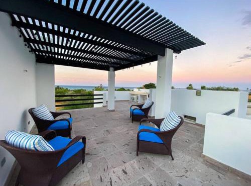 Casa BV: Beautiful new house short walk from beach