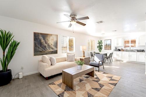 Casa Cielo - Eco-friendly 2BD Near Gem Show & I-10
