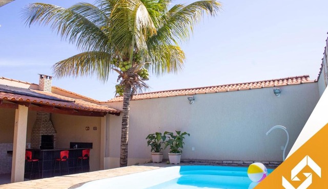 Casa com 03 quartos e piscina aquecida em bairro residencial