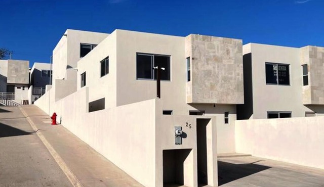 Casa Coral 25: closed gate community house at super location!