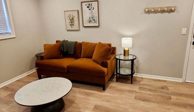 Cathedral 10-Cozy Urban Living Near UNMC