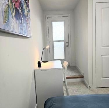 CEDAR Double Room with attached private Bathroom and Balcony in Toronto, ON, Canada