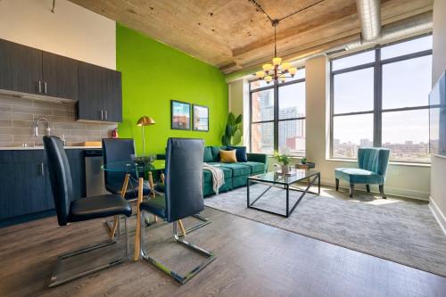 Central 2BR South Loop Location with Optional Parking & Gym Access Near McCormick Place, Shedd Aquarium & Navy Pier
