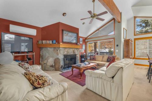 Central Park City Getaway with Private Hot Tub