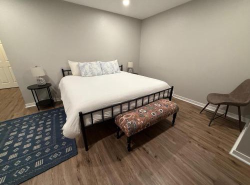 Central to Zoo and Baxter Arena, Pet Friendly
