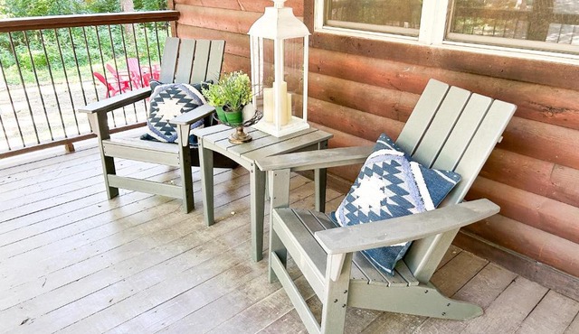 Centrally Located Lux Cabin with Hot Tub, Fire Pit, EV Outlet