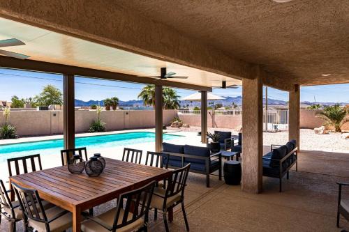 Centrally Located Lake Havasu Home w/Huge Patio!