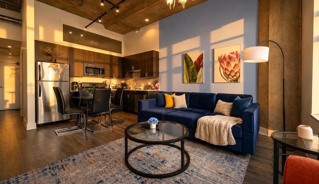 Charming 2BR Apartment with Skyline view, Optional Parking & Gym Access Near McCormick Place, Lakefront and Soldier Field