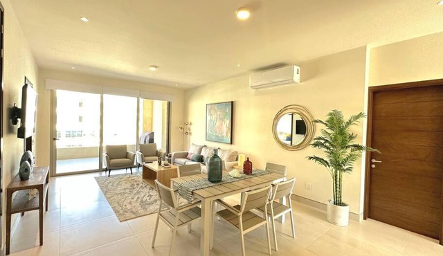 Charming 3 bedroom apt minutes from the beach
