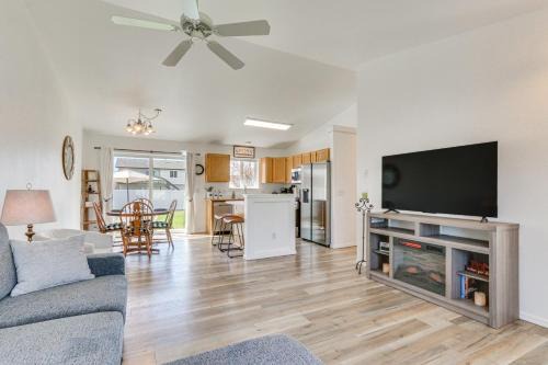 Charming Home w/Patio: 3 Mi to Hayden Lake!