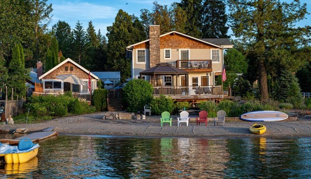 Charming Lakefront Cabin w/Deck & Fire Pit!