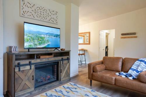 Charming Midtown Cottage Walkable & Cozy
