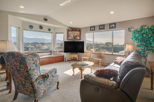 Charming Sequim House w/Olympic Peninsula Views!