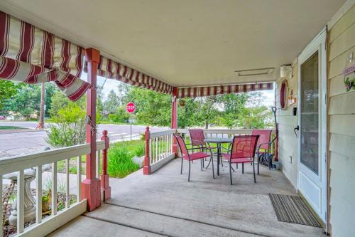 Charming Victorian Haven Near Garden of the Gods