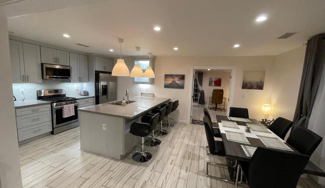 Cheerful, Beautifully Remodeled, Modern, Comfortable Home