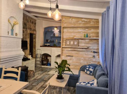 Cheerful three bedroms house with free parking