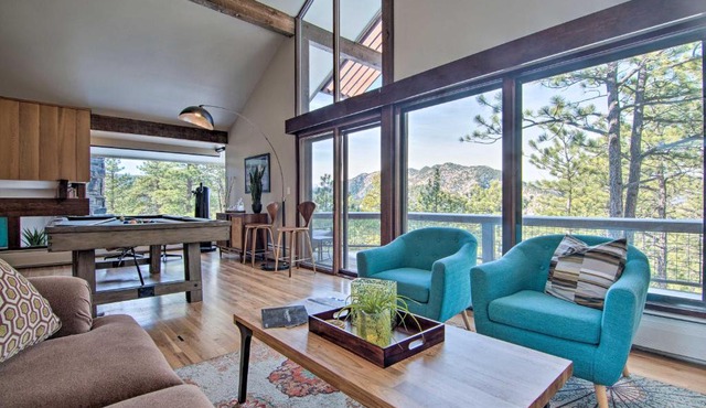 Chic Boulder Mountain Home w/Hot Tub + Views